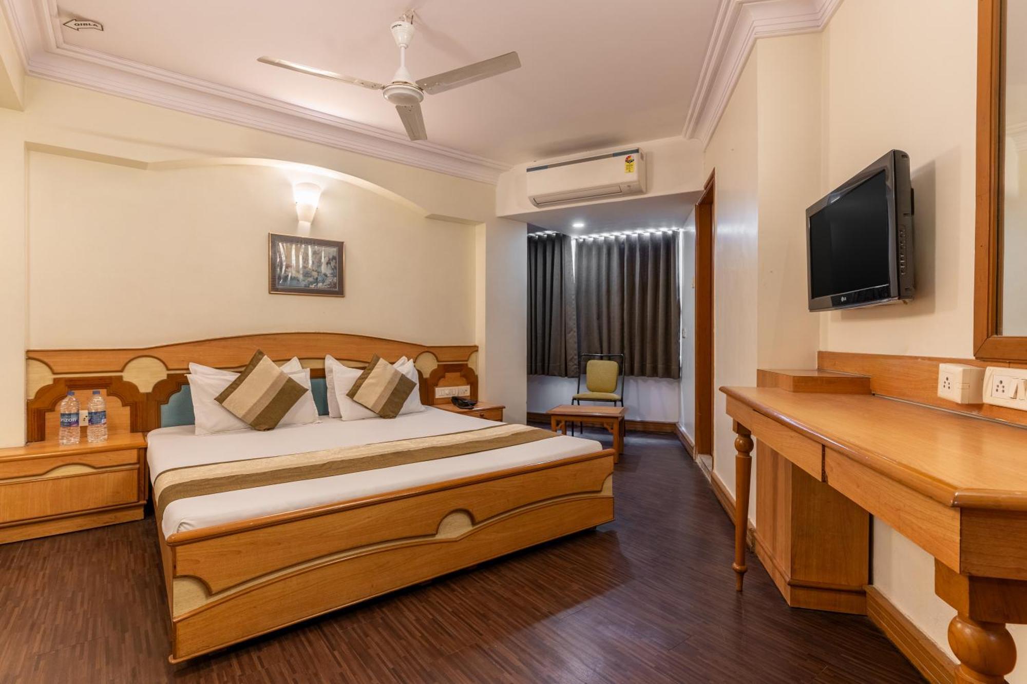 Hotel Prime Ahmedabad Exterior foto