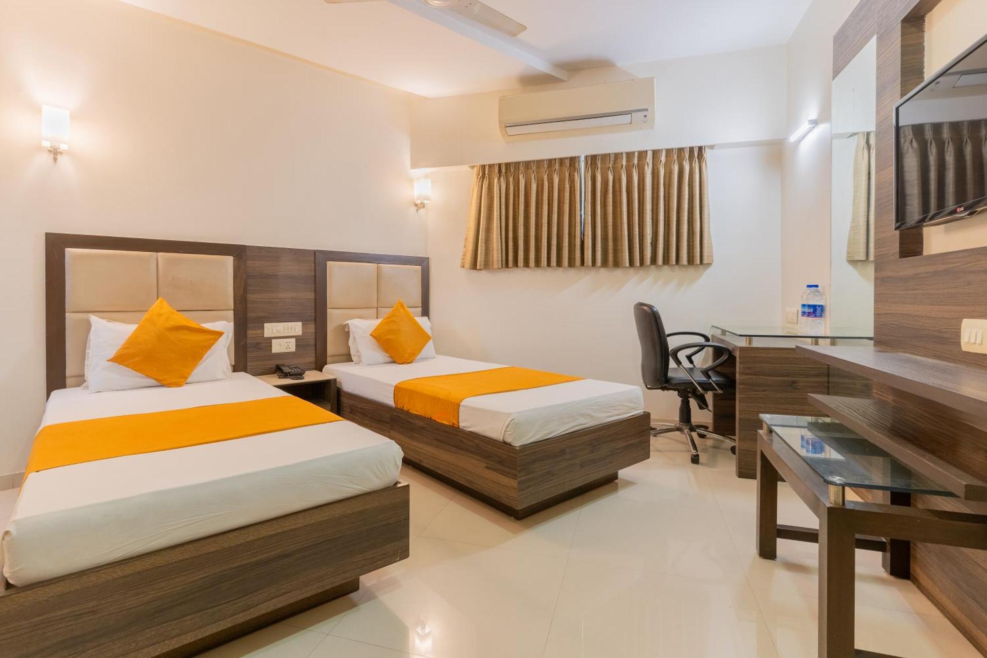 Hotel Prime Ahmedabad Exterior foto