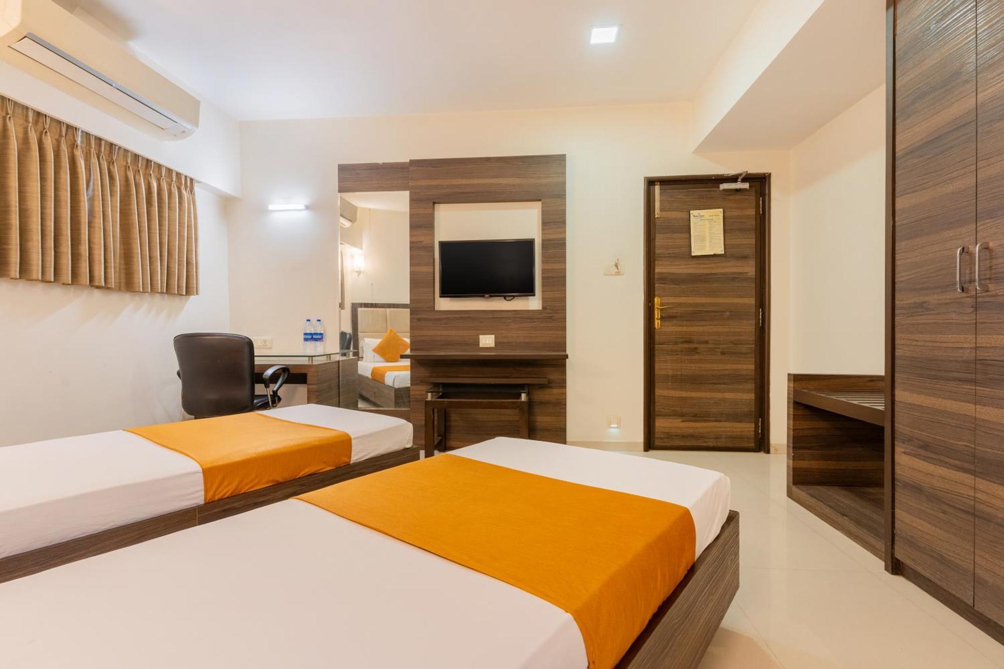 Hotel Prime Ahmedabad Exterior foto