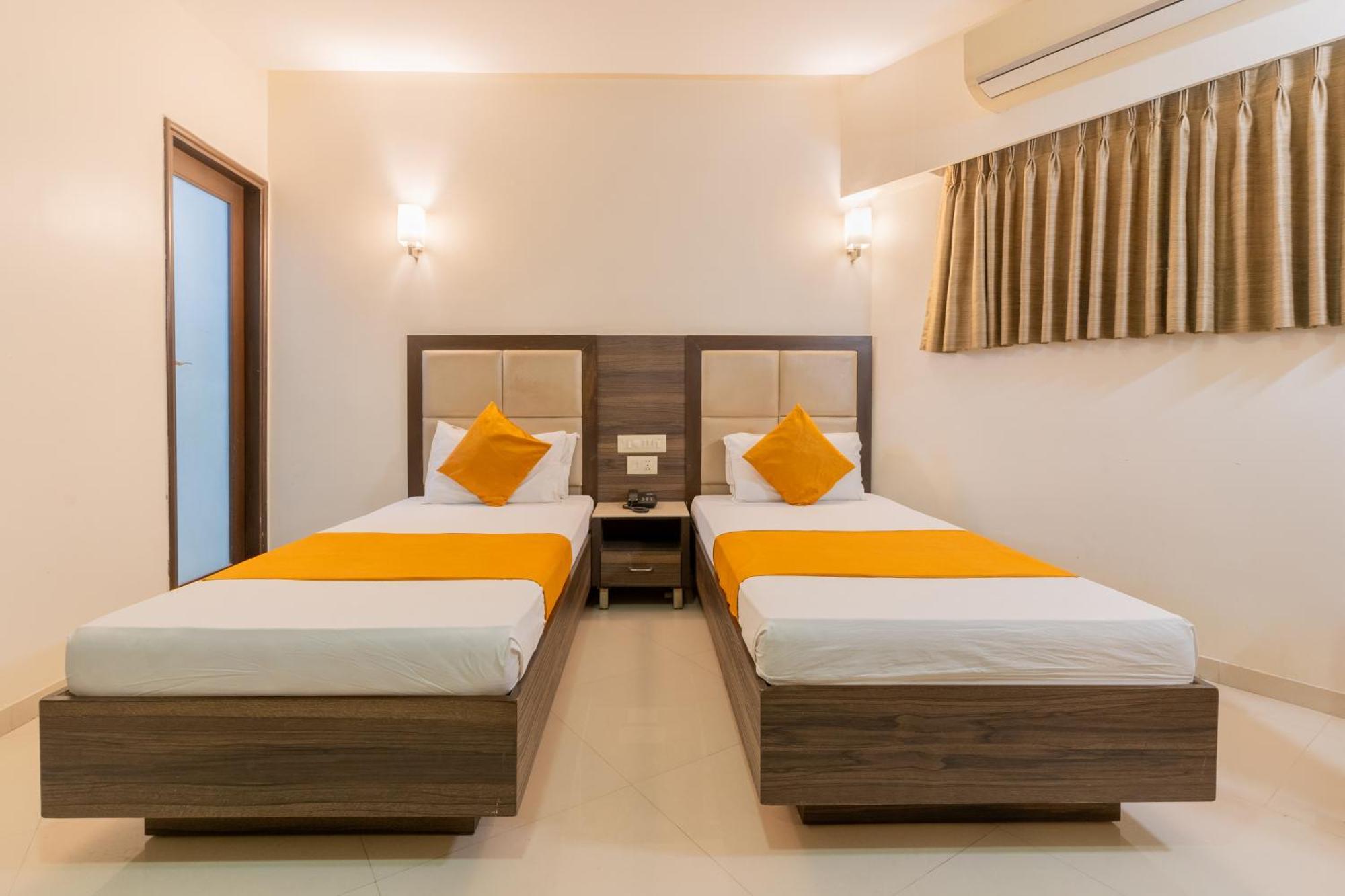 Hotel Prime Ahmedabad Exterior foto
